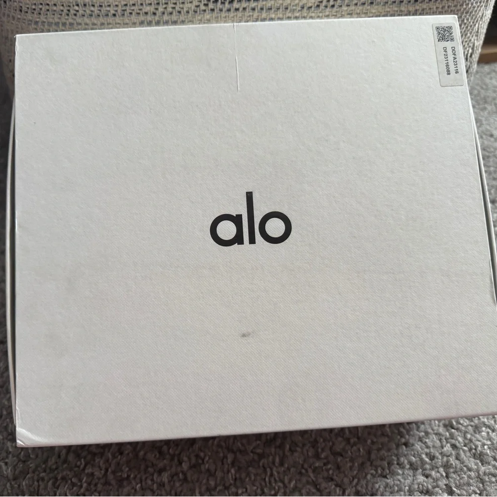 NIB- alo Velocity Knit Sneaker Black and White-7